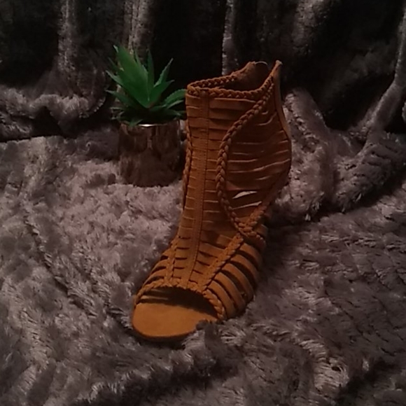 Excellent condition mustard sandals - Picture 4 of 4